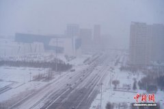 哈萨克斯坦首都遭遇暴风雪天气